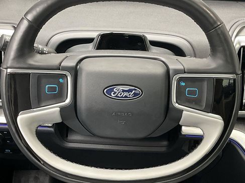 Used 2025 Ford Expedition Platinum w/ Platinum Ultimate Package AWD/4WD image 20