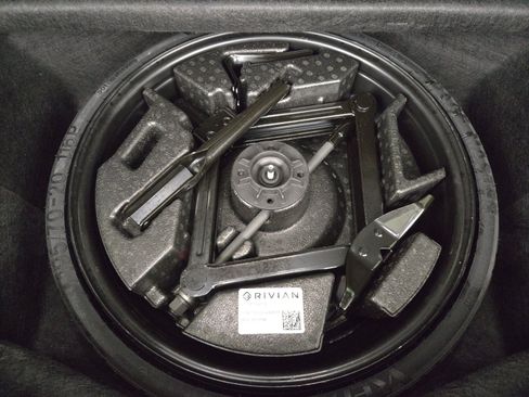 Used 2025 Rivian R1S Adventure AWD/4WD image 26