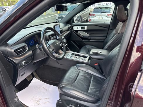 Used 2022 Ford Explorer Platinum w/ Equipment Group 601A AWD/4WD image 26
