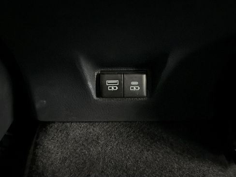 Used 2025 Toyota Camry SE FWD image 33