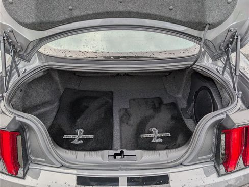 Used 2021 Ford Mustang Shelby GT500 w/ Technology Package image 18