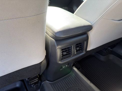 Used 2022 Toyota RAV4 XLE FWD image 30