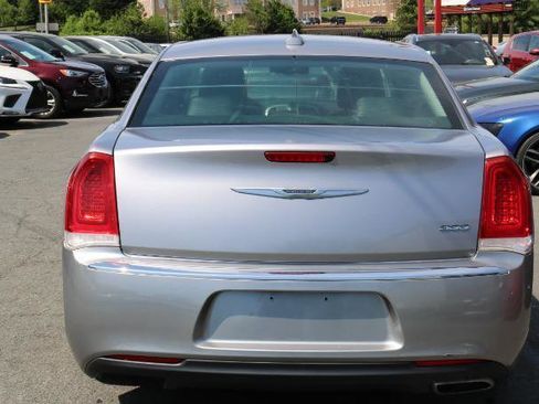 Used 2015 Chrysler 300 Limited RWD image 5