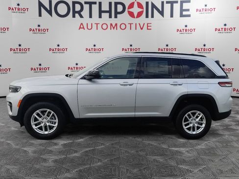 Used 2025 Jeep Grand Cherokee Laredo X w/ Trailer Tow Package AWD/4WD image 3