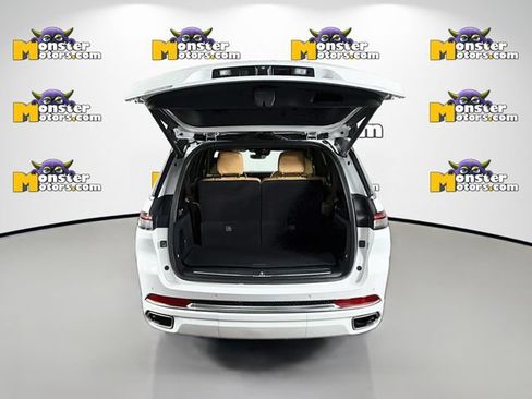 Used 2023 Jeep Grand Cherokee L Summit w/ Luxury Tech Group V AWD/4WD image 28