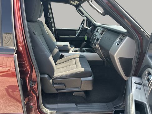 Used 2017 Ford Expedition XLT RWD image 24