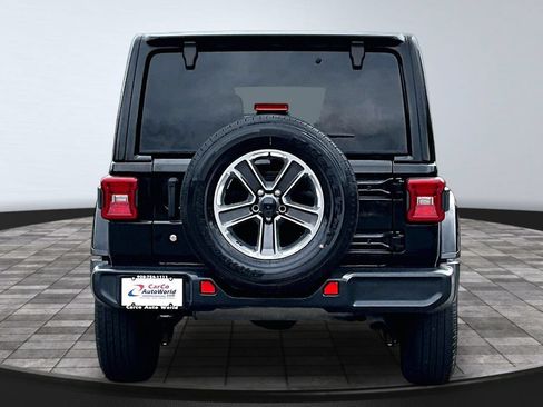 Used 2018 Jeep Wrangler Unlimited Sahara AWD/4WD image 6