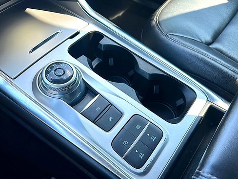 Used 2021 Ford Explorer XLT w/ Equipment Group 202A image 35