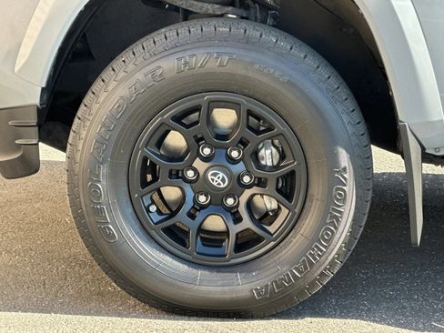 Used 2020 Toyota Tacoma SR5 RWD image 26