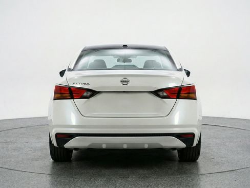 Used 2025 Nissan Altima 2.5 SV FWD image 7