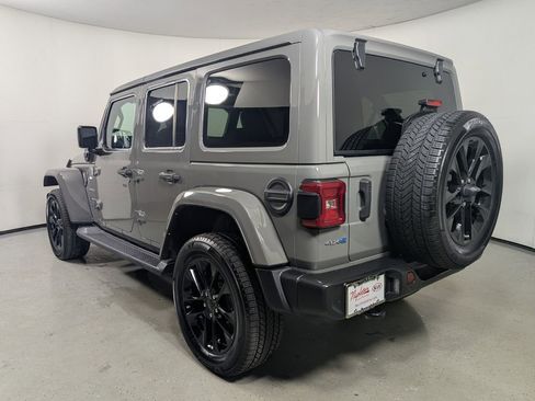 Used 2021 Jeep Wrangler Unlimited Sahara w/ Cold Weather Group AWD/4WD image 5