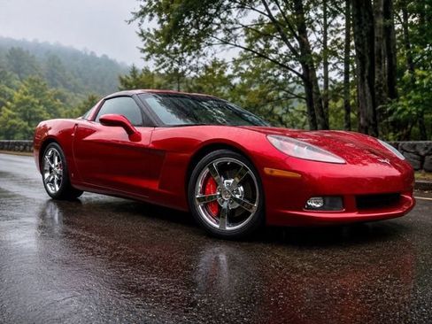 Used 2005 Chevrolet Corvette Coupe w/ Preferred Equipment Group RWD image 1