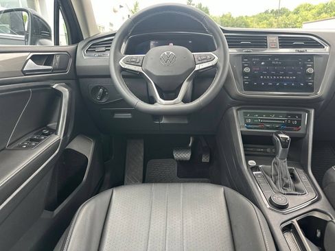 Used 2023 Volkswagen Tiguan SE w/ Panoramic Sunroof Package AWD/4WD image 20