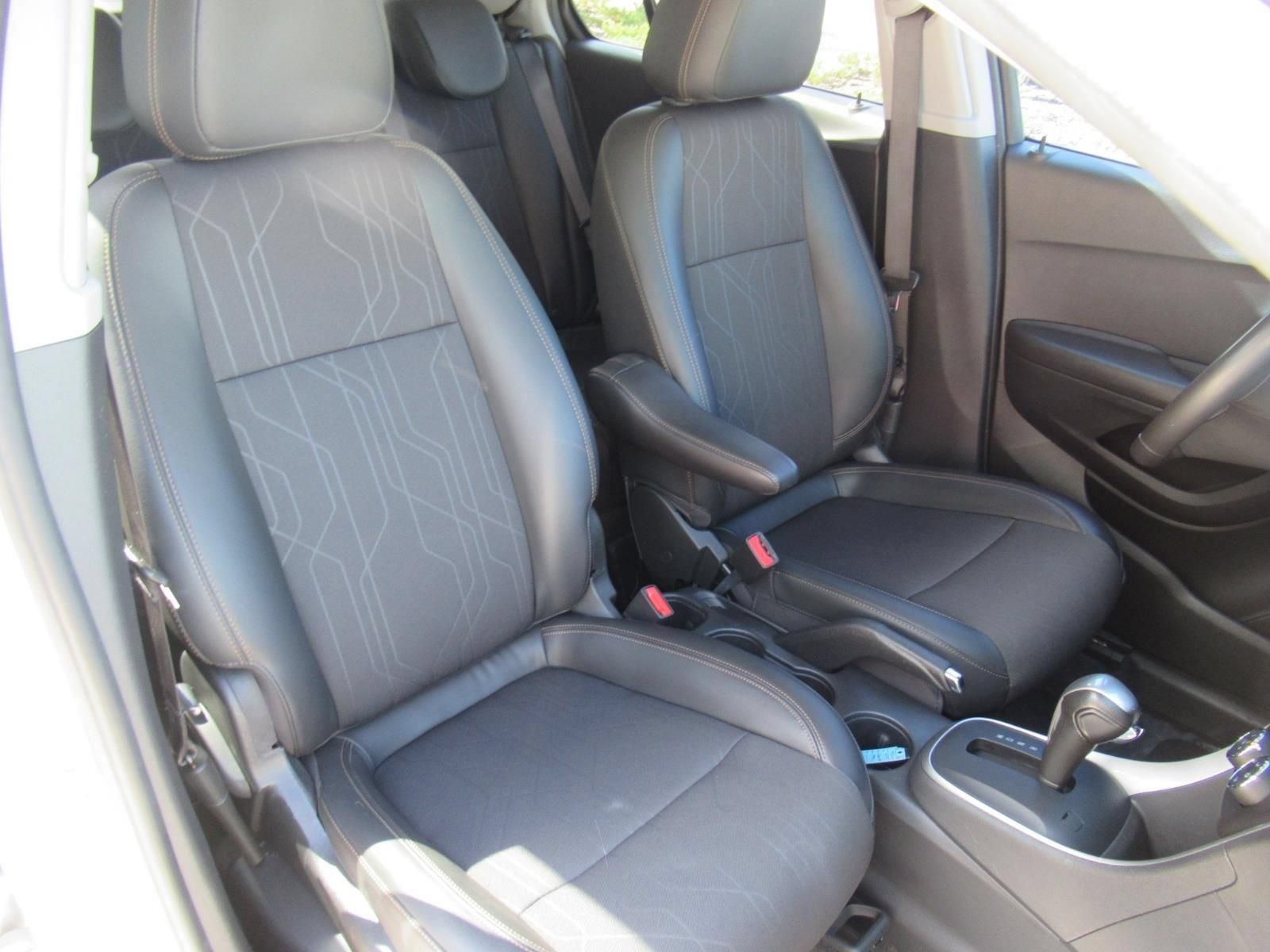 Used 2020 Chevrolet Trax LT w/ LT Convenience Package FWD image 9