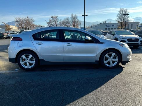 Used 2013 Chevrolet Volt w/ Enhanced Safety Package 1 image 2