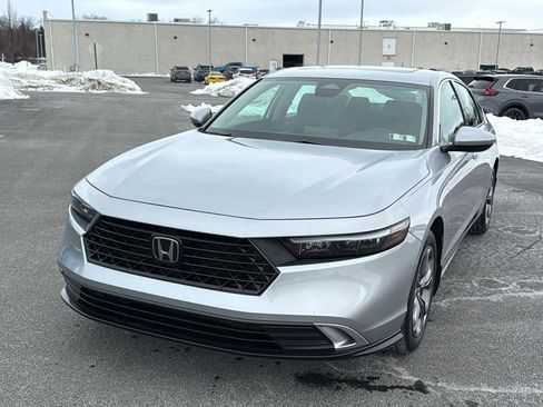 Used 2023 Honda Accord EX image 16