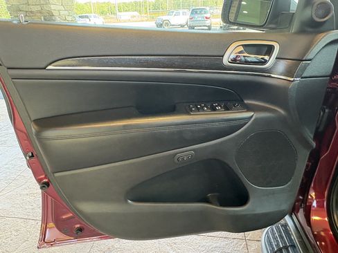 Used 2018 Jeep Grand Cherokee Limited AWD/4WD image 22