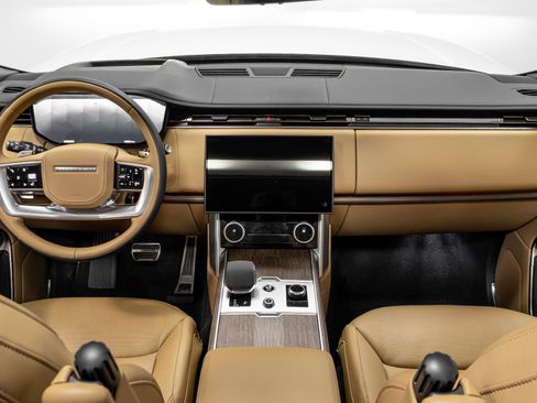Used 2023 Land Rover Range Rover Autobiography image 10