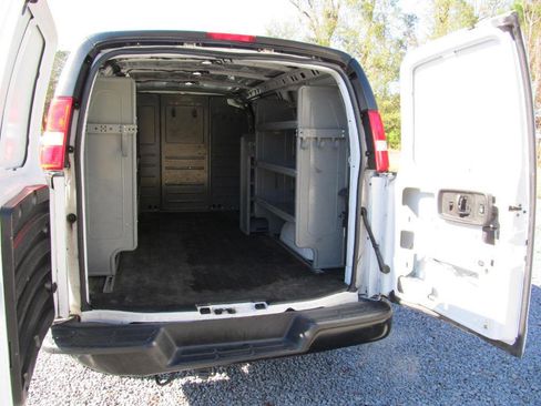 Used 2021 Chevrolet Express 2500 w/ Driver Convenience Package image 28