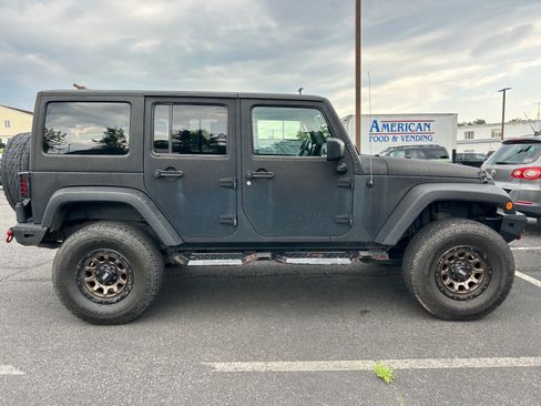 Used 2017 Jeep Wrangler Unlimited Sport w/ Quick Order Package 23S AWD/4WD image 4