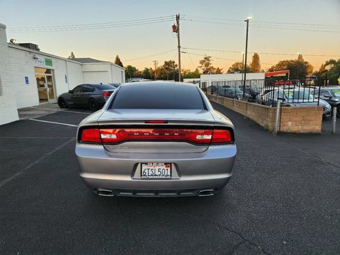 Used 2011 Dodge Charger SE RWD image 5