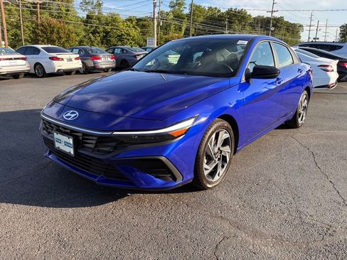 Used 2025 Hyundai Elantra Sport w/ Cargo Package FWD image 3