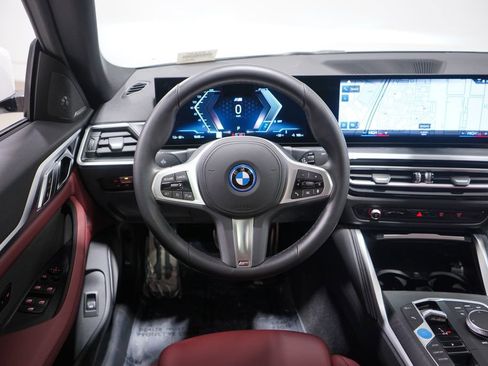 Used 2023 BMW i4 eDrive40 w/ M Sport Package image 11