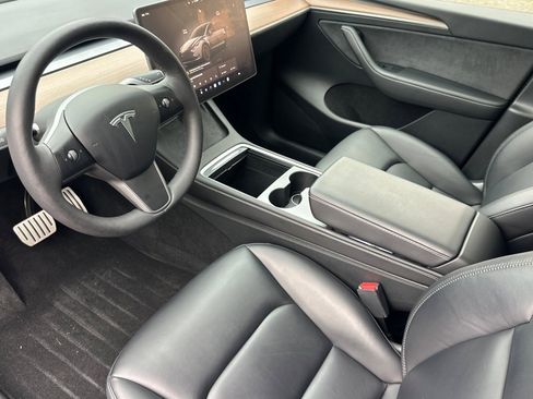 Used 2023 Tesla Model Y Performance image 7