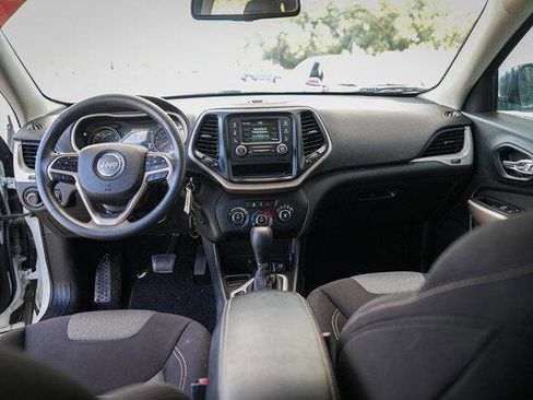 Used 2018 Jeep Cherokee Sport image 26