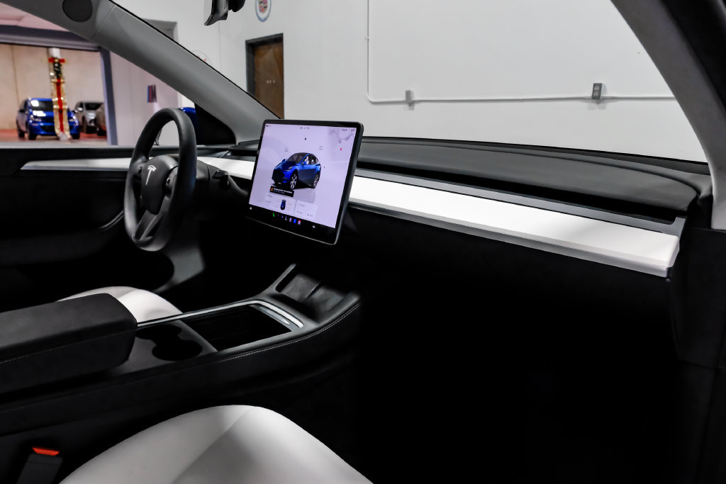 Used 2023 Tesla Model Y Long Range AWD/4WD image 19