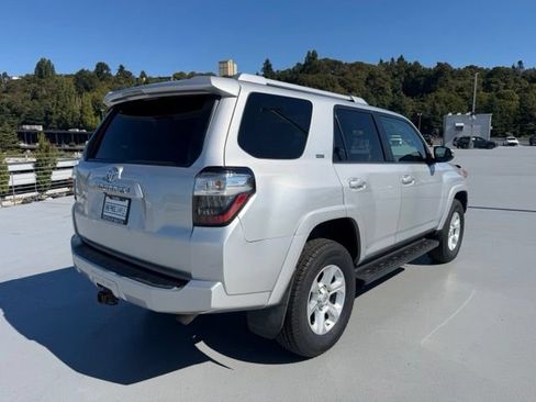 Used 2016 Toyota 4Runner SR5 AWD/4WD image 3