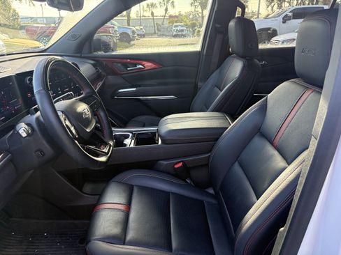 Used 2024 Chevrolet Traverse RS w/ LPO, Floor Liner Package FWD image 9
