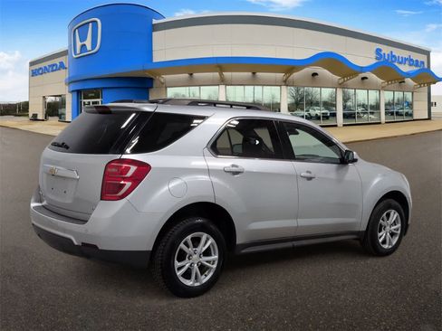 Used 2017 Chevrolet Equinox LT image 8