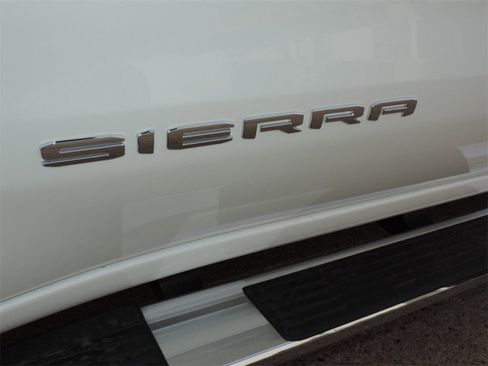 New 2026 GMC Sierra 1500 SLT image 15