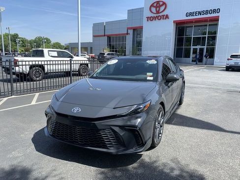 Used 2025 Toyota Camry XSE FWD image 4