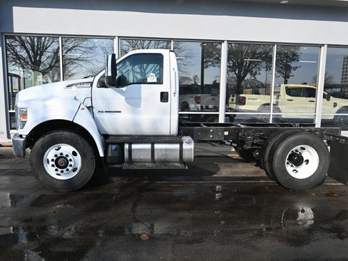 New 2027 Ford F750 2WD Regular Cab Super Duty image 2