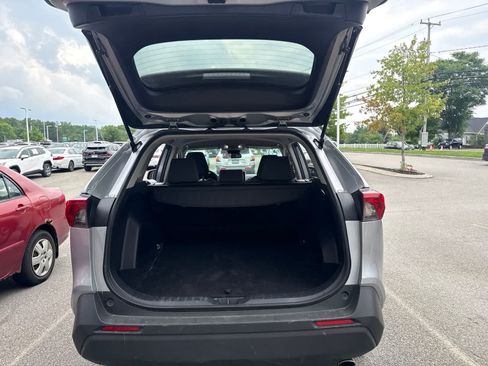 Used 2025 Toyota RAV4 XLE AWD/4WD image 12