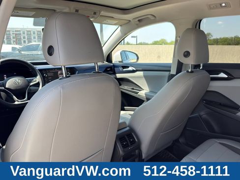Used 2023 Volkswagen Taos SE w/ Panoramic Sunroof Package FWD image 23