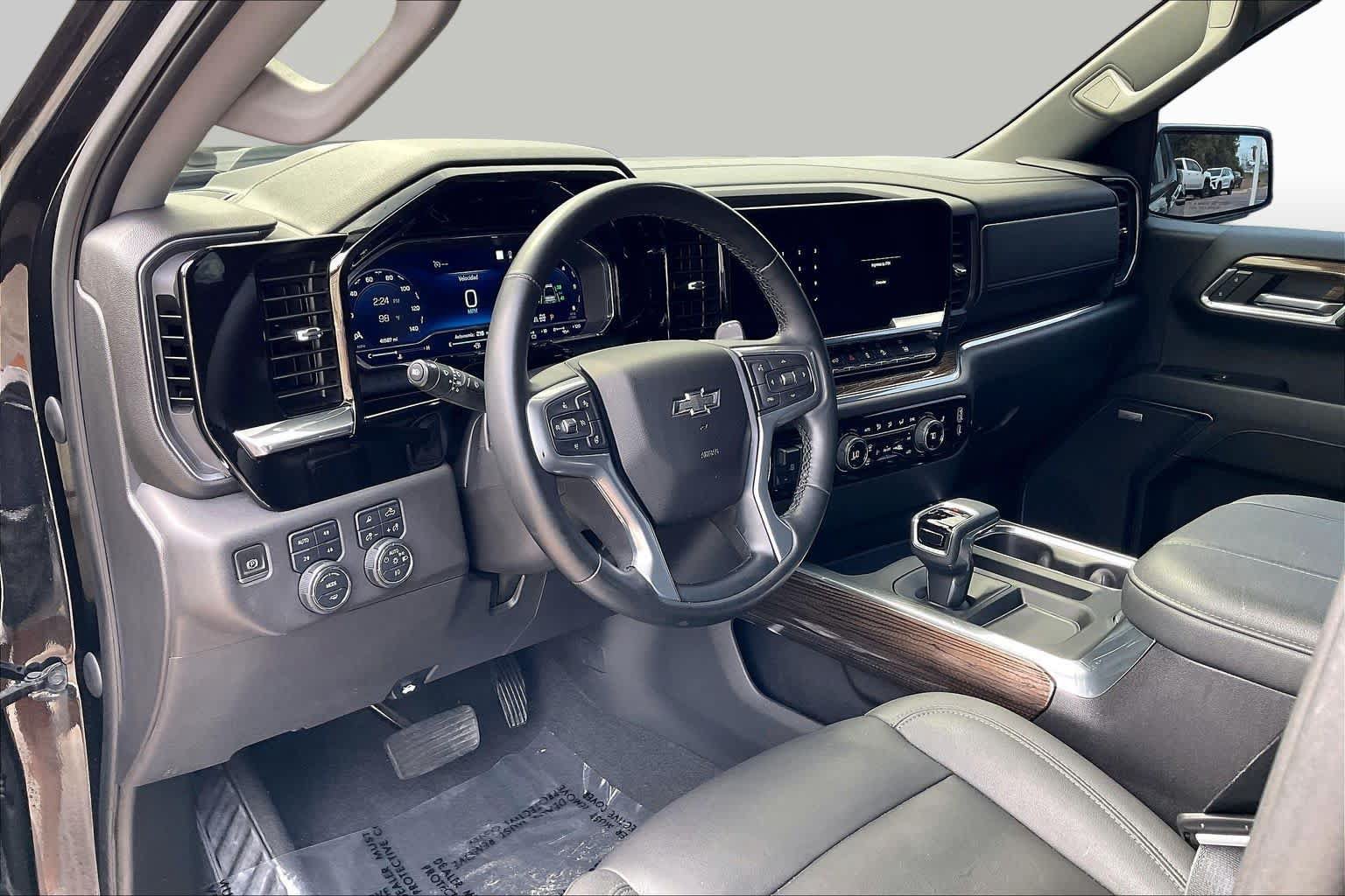 Used 2023 Chevrolet Silverado 1500 LT Trail Boss w/ LT Trail Boss Premium Package AWD/4WD image 14