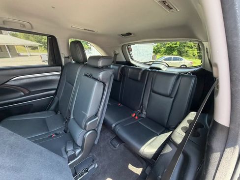 Used 2017 Toyota Highlander Limited AWD/4WD image 18