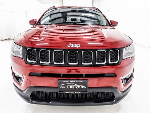 Used 2018 Jeep Compass Latitude w/ Popular Equipment Group AWD/4WD image 11