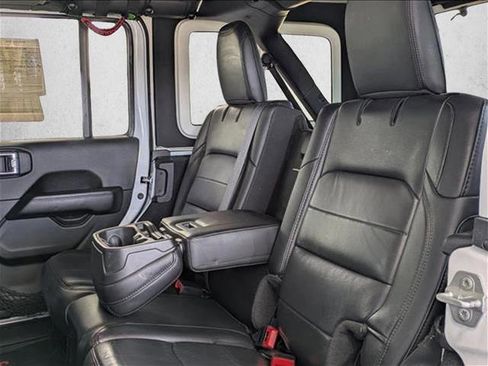 Used 2022 Jeep Wrangler Unlimited Sahara AWD/4WD image 22