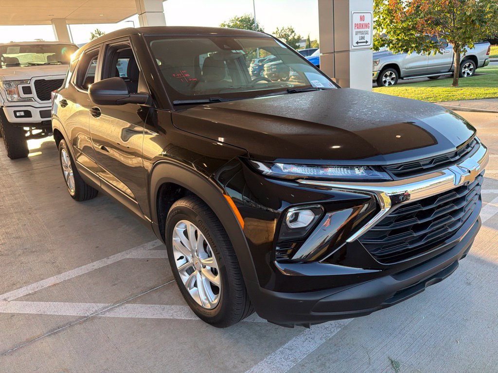 Used 2025 Chevrolet TrailBlazer LS w/ LS Confidence Package FWD image 3