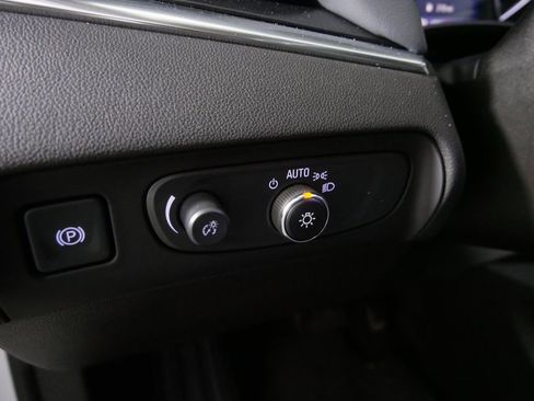 Used 2021 Buick Enclave Essence image 16