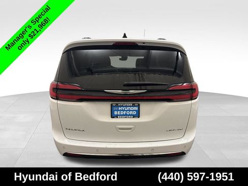 Used 2023 Chrysler Pacifica Limited FWD image 6