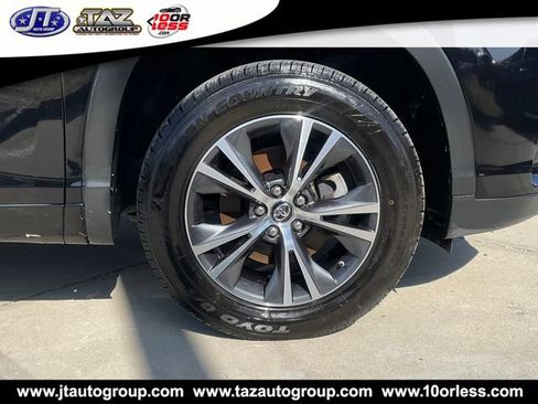 Used 2017 Toyota Highlander LE FWD image 9