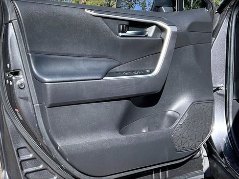 Used 2022 Toyota RAV4 XLE image 17