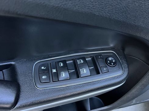 Used 2019 Chrysler 300 Limited w/ Safetytec Plus Group image 16