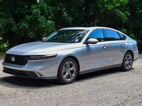 Used 2024 Honda Accord EX image 2