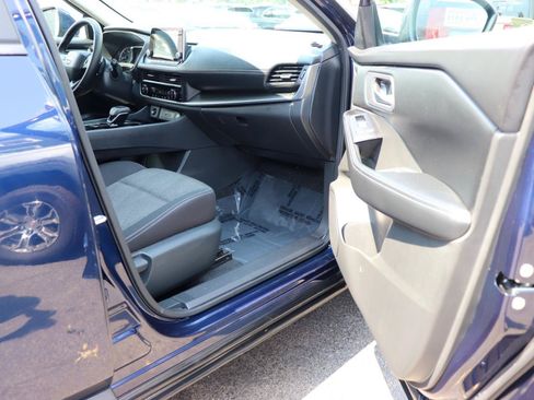 Used 2026 Nissan Rogue SV AWD/4WD image 15